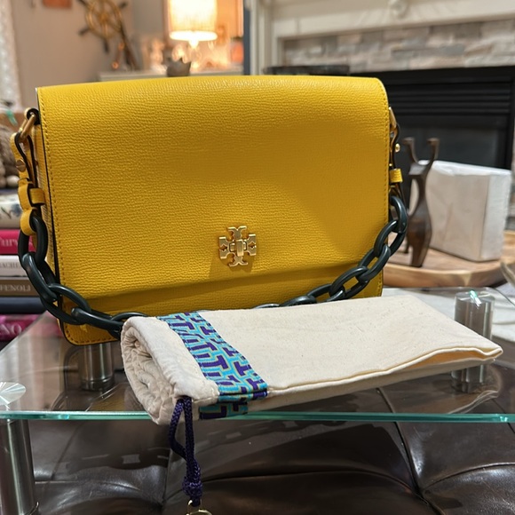Authentic Tory Burch Kira Leather Shoulder Bag in Daisy
